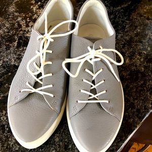 Ecco women’s sneakers size 8. Wore them twice.